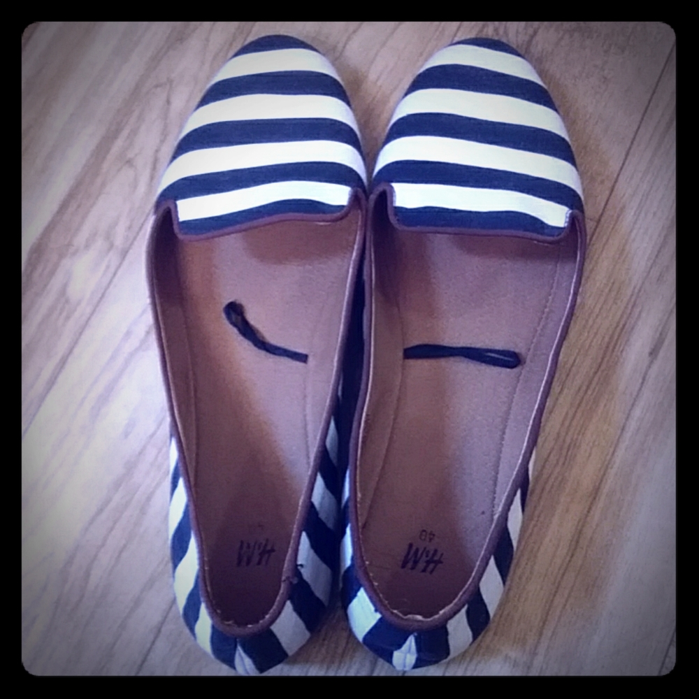 H&M black and white slip ons